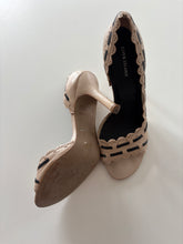 Load image into Gallery viewer, Vintage Y2K River Island Peep Toe Cream Heels Shoes
