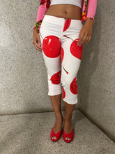 Load image into Gallery viewer, Vintage Y2K Cherry Reiss White Capris
