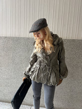 Load image into Gallery viewer, Vintage Y2K Khaki Puffball Jacket
