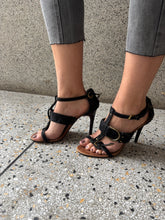 Load image into Gallery viewer, Vintage Y2K Moda de Pelle Black Pony Skin statement Heels
