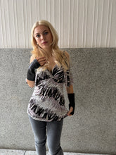 Load image into Gallery viewer, Vintage Y2K Topshop Geometric Cut out shoulder Top
