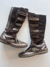 Load image into Gallery viewer, Vintage Y2K Alviero Martini Brown Velcro Flat Boots
