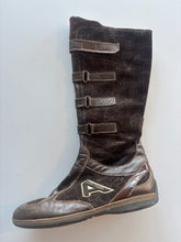 Load image into Gallery viewer, Vintage Y2K Alviero Martini Brown Velcro Flat Boots
