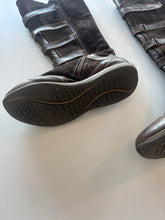 Load image into Gallery viewer, Vintage Y2K Alviero Martini Brown Velcro Flat Boots
