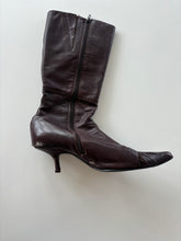 Load image into Gallery viewer, Vintage Y2K Brown Leather Pointed Rouched Boots
