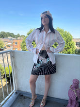 Load image into Gallery viewer, Vintage Y2K French Connection embroidered floral  Pencil Skirt
