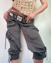 Load image into Gallery viewer, Vintage Y2K Khaki Cropped Cargos
