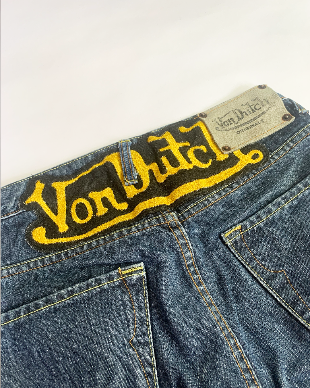 Von Dutch Spell out Jeans